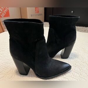 New Vince Camuto black leather booties size 6
